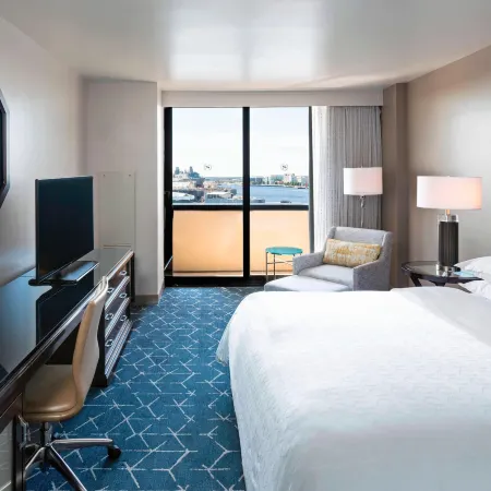 Sheraton Norfolk Waterside Hotel