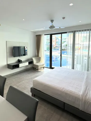 รูปภาพของDirect pool access studio at Twin Sands Resort