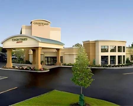 コートヤード バイ マリオット キャントン ジャクソンのホテル