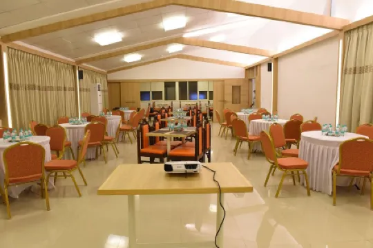 TreeHouse Neptune Отели рядом с достопримечательностью «Мирамар Бич»