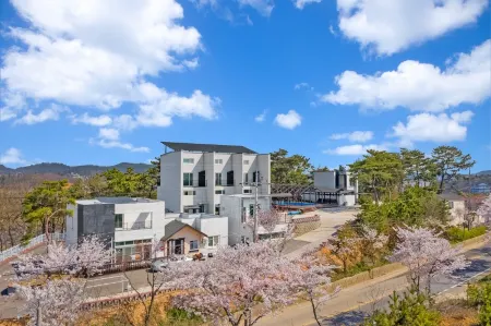 Daebudo Joara Pension Отели рядом с достопримечательностью «365 대부도 캠핑시티»