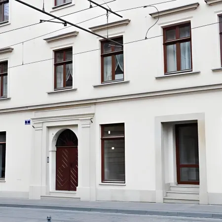 Hotel Santi Отели рядом с достопримечательностью «Базилика Святой Троицы»