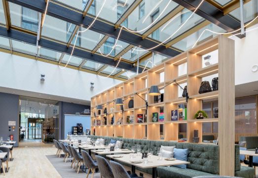 라디슨 호텔 레스토랑 Balaustine