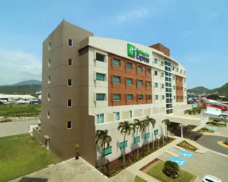 ฮอลิเดย์ อินน์ เอ็กซ์เพรส มันซานิลโล บาย IHG โรงแรมในมานซานีโย