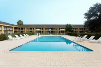 Days Inn by Wyndham Crystal River - Pools