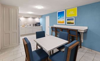 Days Inn & Suites by Wyndham Vicksburg