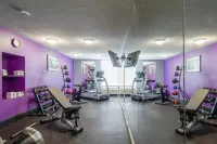 Days Inn & Suites by Wyndham Johnson City - Gym