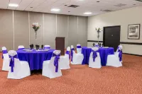 Ramada by Wyndham Odessa Near University of Texas Permian - Parking