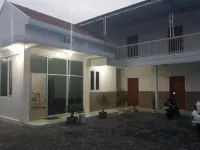 Homestay Suyoso فنادق في Mayangan