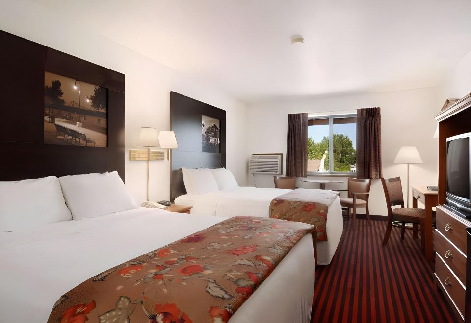 Super 8 by Wyndham La Crosse