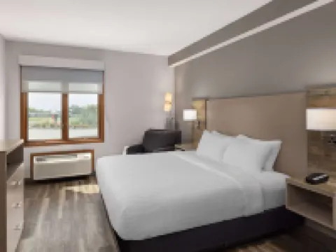 Links BOS Landen Hotel & Spa of Pella, Trademark by Wyndham Hotels in Pella