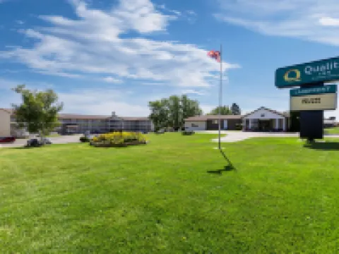 Quality Inn Lakefront Hotels in Mackinac County
