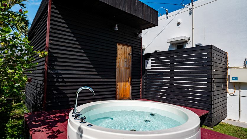 유나이티드 리조트 기보우가오카의 수영장과 휴식 공간