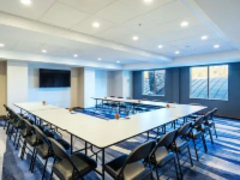 Comfort Suites Hotels in Kelowna