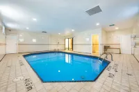 Quality Inn Downtown Inner Harbour - Swimmingpools