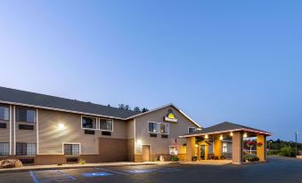 Days Inn by Wyndham Iron Mountain