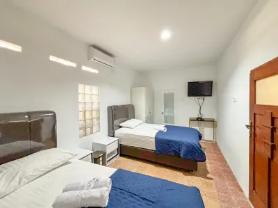 Tini's Guest House Malang Mitra RedDoorz Hôtels à : Klojen