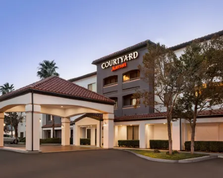 コートヤード パームデール パームデールのホテル