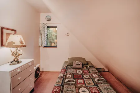 Mt. Baker Lodging - Cabin #67 - Private 2-Story Cabin with a Private Hot Tub!