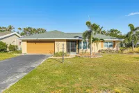 4 Mi to Lakes Park: Family Home in Fort Myers! Hotels near Publix Super Market at The Shoppes of Fiddlesticks