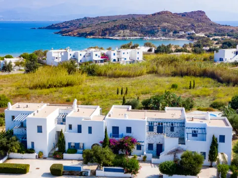 Sanders Paros Gardens - Bold 1-Bdr Apt w Patio