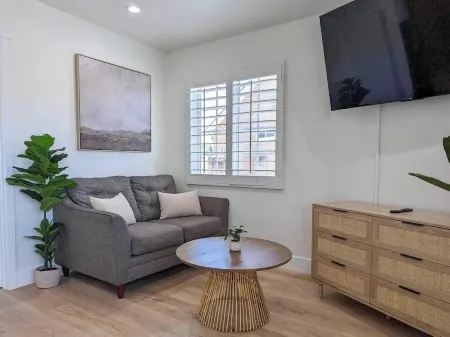 Private studio centrally located Отели рядом с достопримечательностью «Парк Секвойя»