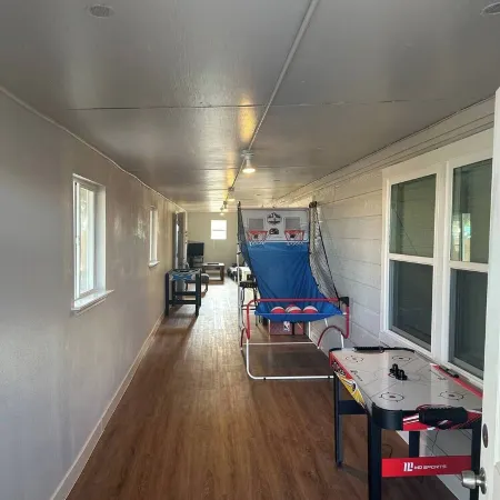 Schertz Country Farmhouse on 1 acre with Gameroom