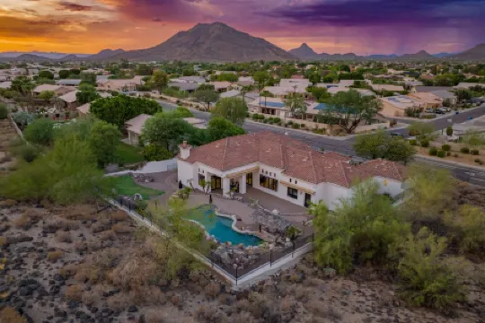 Private 5 Bedroom Resort with Pool Backing Mountain Preserve