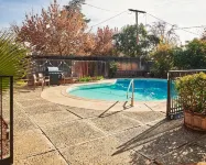 Stylish & Remodeled - Walk to Fresno State Stadium - สระว่ายน้ำส่วนตัว