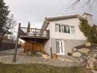 Ski & Hiking l Summer Pool l King Beds l Large Apartment l Mountain Views Hotels in Sandy