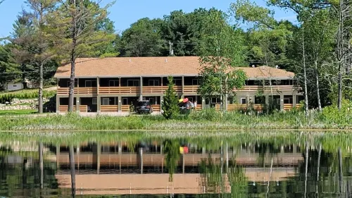 The 4th Overlook Seeps 4, In-between Crystal Mountain and Traverse City! WI-FI