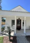 New Luxury 1BR Cottage in Downtown Auburn! Hotels near The Flower Store