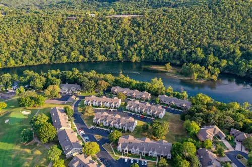 Stay & Play Golf Package, 2 Pools and Hot Tub, Great Views, Near Lakes