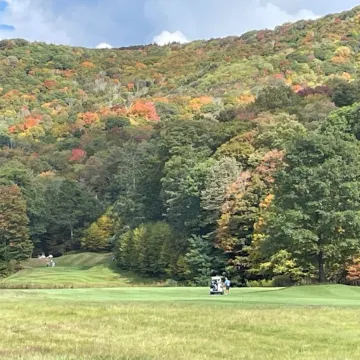 WALK TO SLOPES.  Make memories at Deerwoods, a traditional Mountain Lodge.