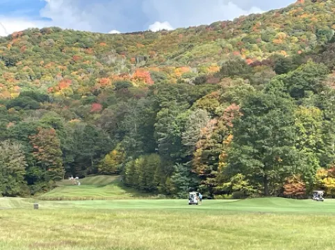 WALK TO SLOPES.  Make memories at Deerwoods, a traditional Mountain Lodge.