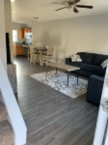 Townhome near Cheat Lake. Minutes to I-68 & approx 6 miles to WVU Stadium