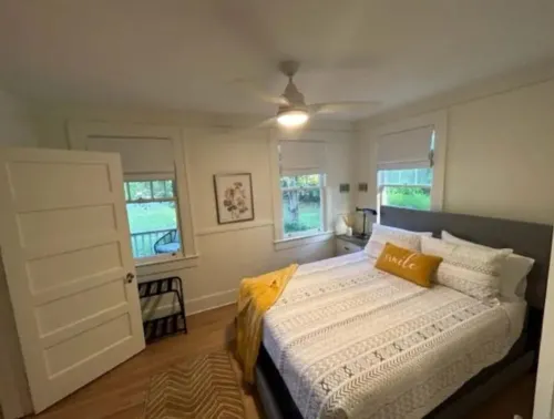 Charming 2 Bed/2Bath Newly Renovated-Location!