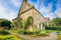 Luxury Grade II Listed House near Chatsworth Hotels near Lea Gardens Ltd