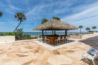 OCEANFRONT condo directly overlooking the clear blue water of the Gulf of Mexico