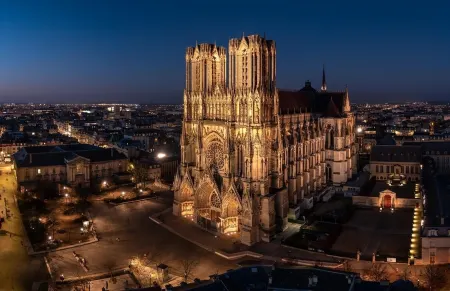 « Le 52 Appartement de Charme » Отели рядом со станцией REIMS RAILWAY STATION