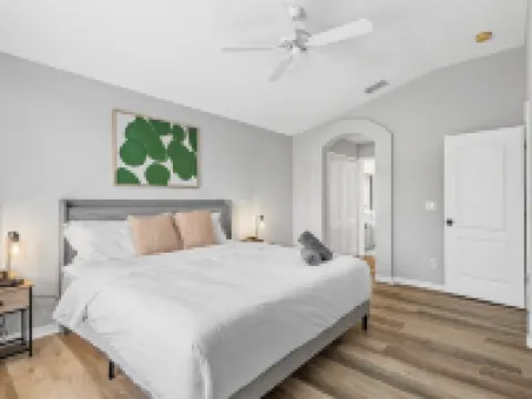 NEW! Poolside Oasis - Spacious Modern Home - Pool Home Just RENOVATED! Hotels in Wesley Chapel