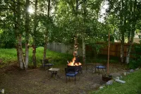 The Raven Lodge, Garden Level Unit 2 Hotels near Flattop Mountain