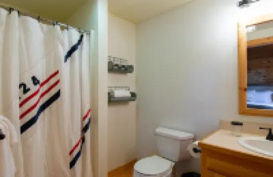 Cheerful Two Bedroom Cabin - 10 minutes to Camden!