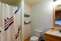 Cheerful Two Bedroom Cabin - 10 minutes to Camden!