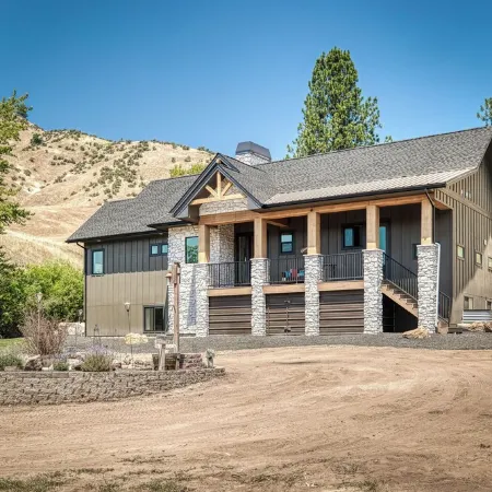Newly built cabin with private 2 acres, pool & hot tub