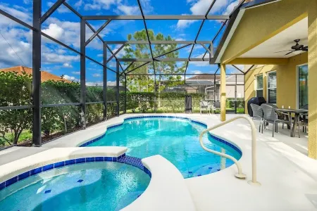 Serenity@Solterra - A modern 6 bed 4 bathroom home on the famed Solterra Resort