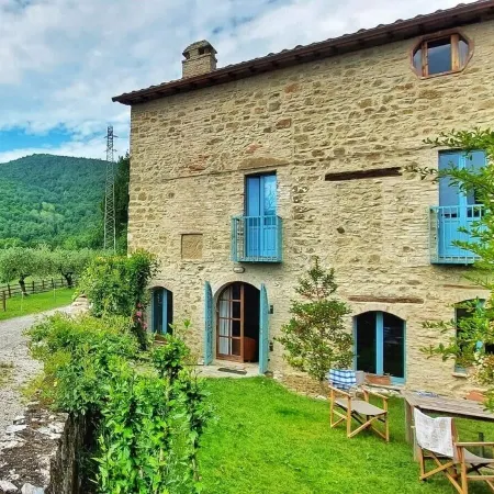 Charming rustic country house in northern Umbria with exclusive use of pool