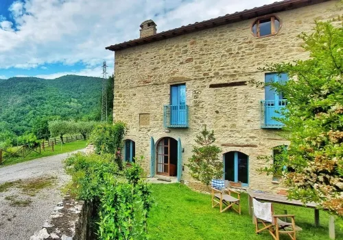 Charming rustic country house in northern Umbria with exclusive use of pool - Wi-Fi