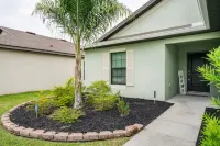 Retreat with bike access/full kitchen/Fence yard/board games/mins from Orlando Hotels in Tavares
