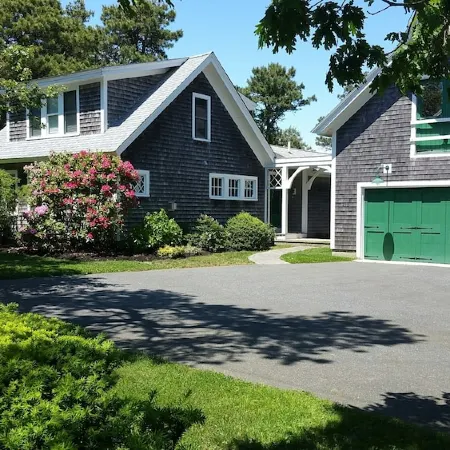 4BR+Loft Beautiful Chatham-Year Round-Sleeps up to 8 & 1 Mile to Town Video